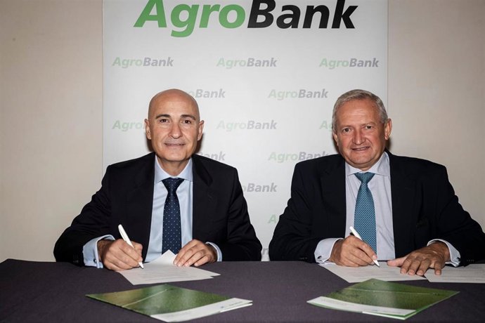 El Director De Agrobank, Jaime Campos, Y El Presidente De Cooperativas Agro-Alimentarias De España, Ángel Villafranca