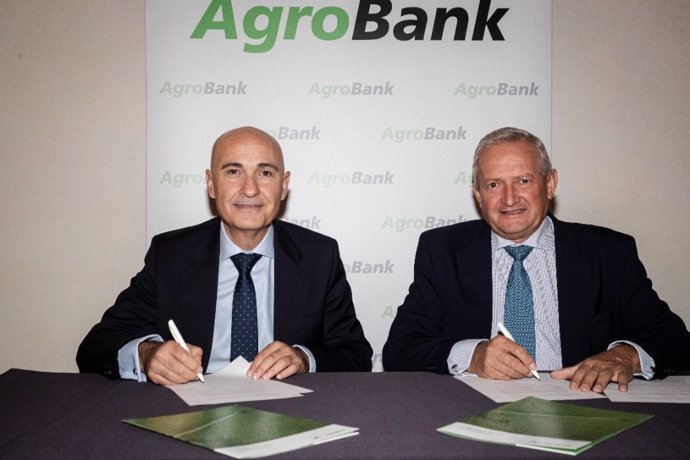 El director d'AgroBank, Jaime Campos, i el president de Cooperatives Agroalimentries d'Espanya, Ángel Villafranca