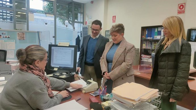 Jorge Amado, Soraya Vega y Piedad Álvarez, durante el registro de la enmienda a la totalidad.
