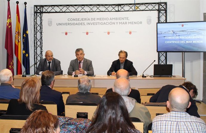 El consejero de Medio Ambiente, Universidades, Investigación y Mar Menor, Juan María Vázquez, en la reunión del Comité de Asesoramiento Científico del Mar Menor.