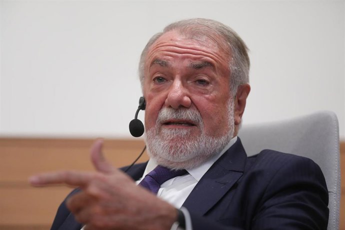 Archivo - El exministro de Interior Jaime Mayor Oreja