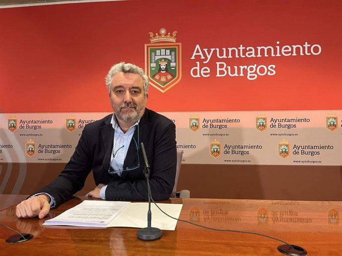 Burgos retirará de forma "paulatina" en diciembre los contenedores y puntos limpios industriales de los polígonos . En la foto, el concejal de Medio Ambiente, Carlos Niño.