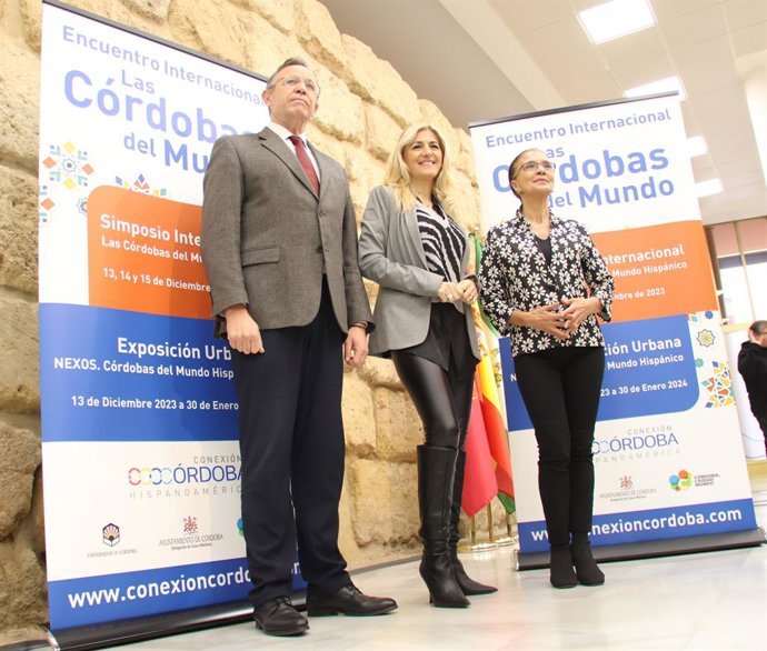 Lourdes Morales, Paula Revenga y Eulalio Fernández.