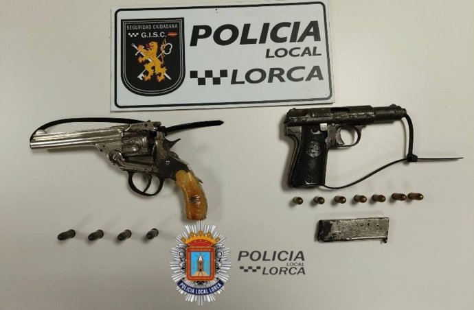 Armas localizadas en el interior de un vehículo