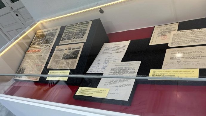 El Archivo Histórico Provincial acoge hasta el 30 de diciembre una exposición sobre el Día de la Bandera