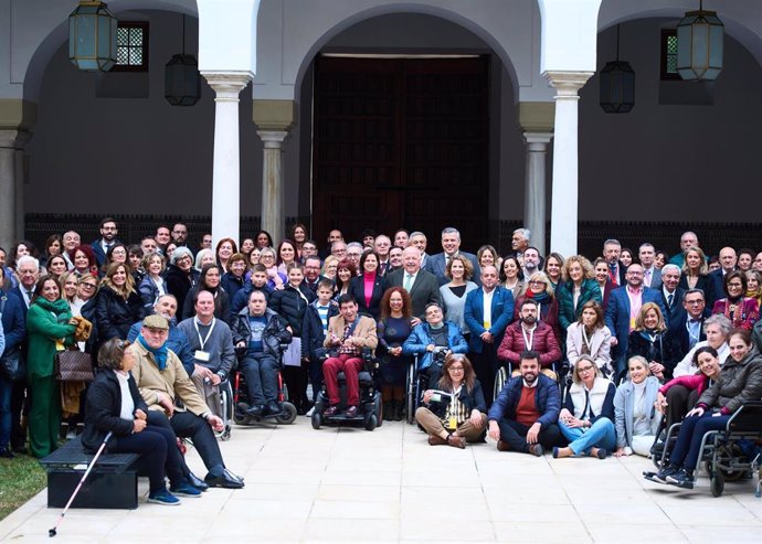 El Parlamento andaluz acoge un acto organizado por Cermi para conmemorar el día de las personas con discapacidad.