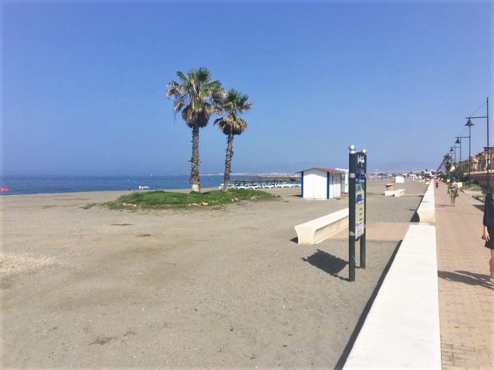 Archivo - Playa de Almerimar en El Ejido (Almería)