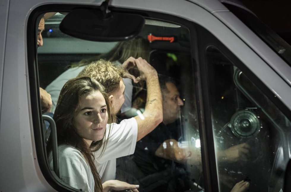 Maya y su hermano Itay Regev, israelíes que fueron tomados como rehenes por miembros de Hamas regresan a casa tras ser liberados