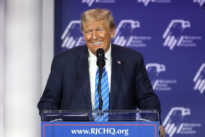Archivo - 28 October 2023, US, Las Vegas: Former US President Donald Trump speaks at the Republican Jewish Coalition's 2023 Annual Leadership Summit in Las Vegas, Nevada. Photo: Gage Skidmore/ZUMA Press Wire/dpa