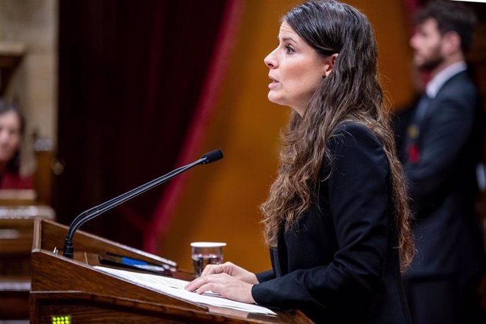 Archivo - La portavoz de Junts en el Parlament, Mnica Sales, interviene durante el tercer Debate de Política General de la legislatura, en el Parlament de Catalunya