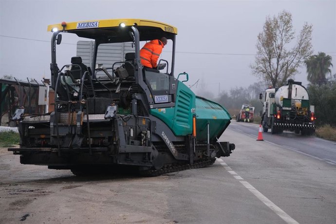 Obras de mejora del firme en la carretera A-342, de Monturque a Cabra.