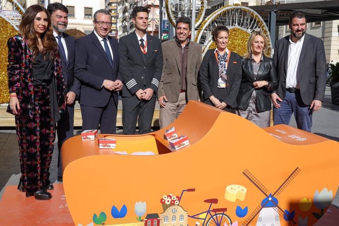 EasyJet celebra San Nicolás en Alicante regalando diez vuelos a Ámsterdam