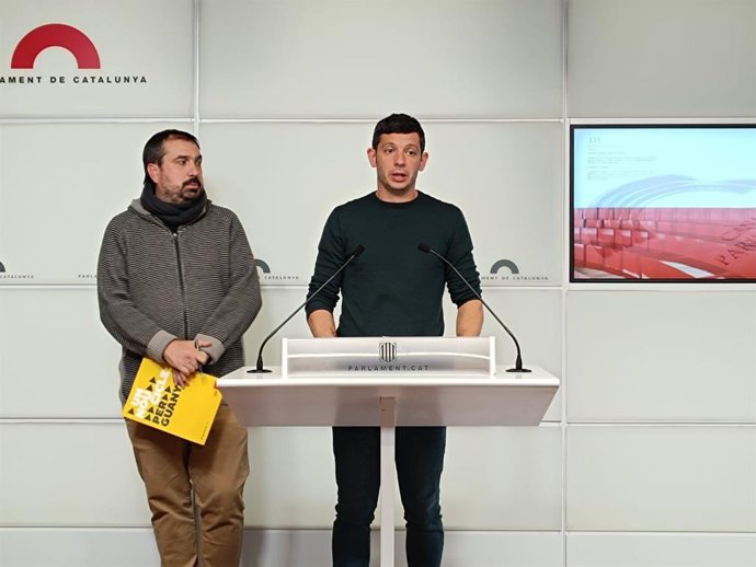 El diputado de la CUP en el Parlament, Xavier Pellicer, en rueda de prensa este martes