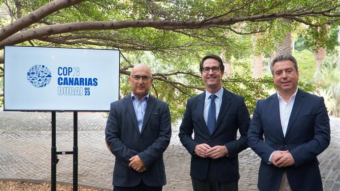 Angel Montañéz, Miguel Ángel Rodríguez y Juan Pedro Díaz, del Grupo de Observación de la Tierra y la Atmósfera (GOTA) de la ULL