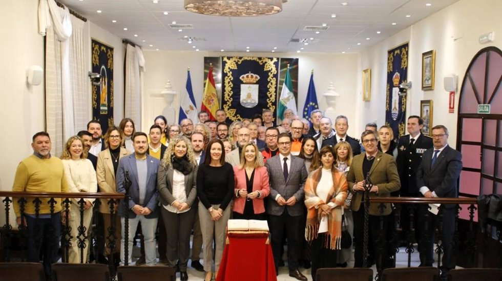 Alcalá de Guadaíra (Sevilla) celebra el Día de la Constitución con una lectura pública de la Carta Magna en el Ayuntamiento.