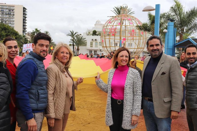 La presidenta del PP de Málaga, Patricia Navarro, y la alcaldesa de Marbella, Ángeles Muñoz, en un acto por el Día de la Constitución.