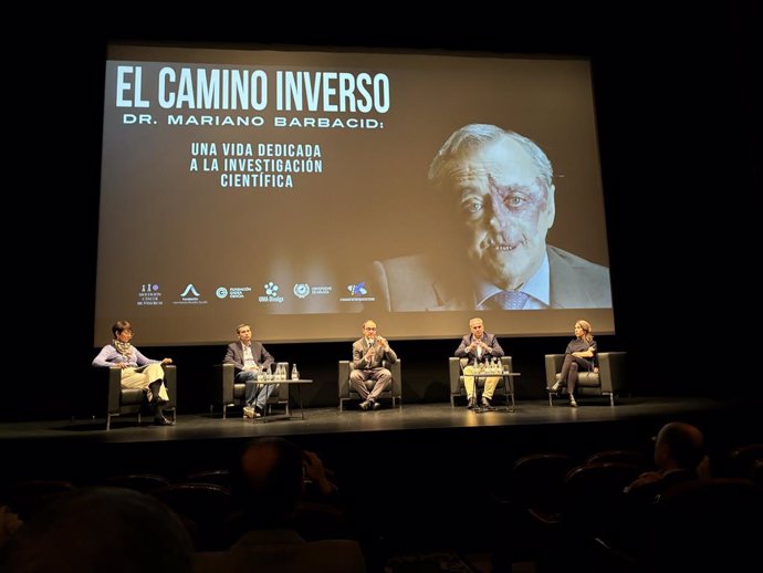 Imagen del debate tras la proyección del documental.