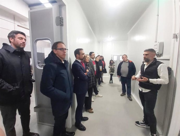 El presidente de Iprodeco, Félix Romero (tercero por la izda.), en su visita a Pozoblanco.