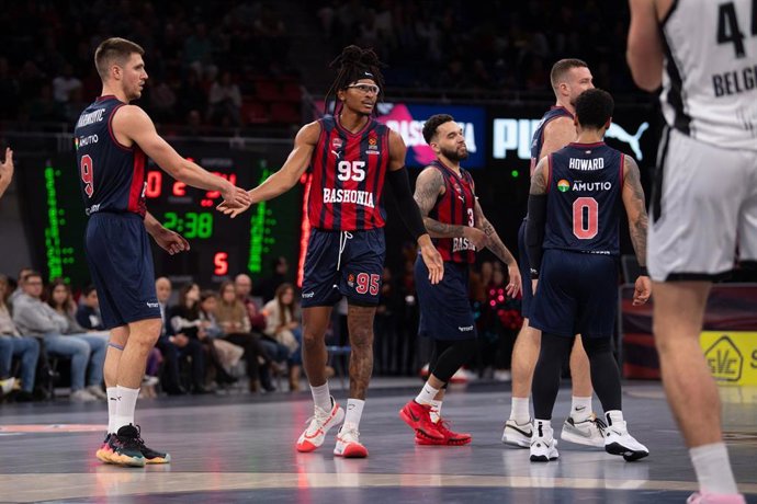 Archivo - Chima Moneke, en un partido con el Baskonia.