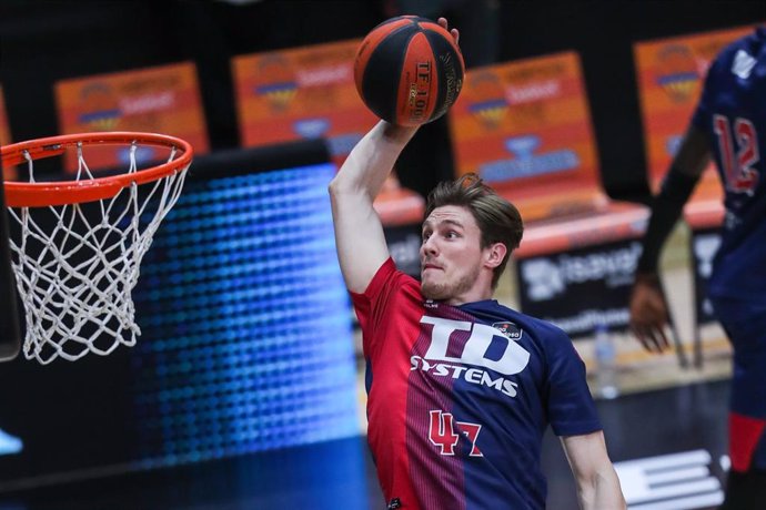 Archivo - Arturs Kurucs, durante su etapa en el Baskonia.