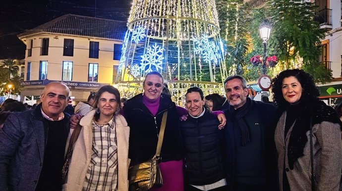 Padres de cuidados paliativos infantiles inauguran el programa navideño de Sanlúcar la Mayor