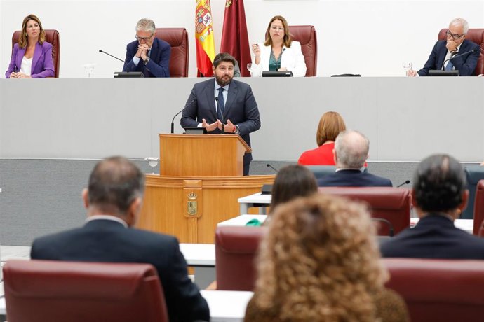 Archivo - Foto de archivo del presidente de la Comunidad, Fernando López Miras, en la Asamblea Regional