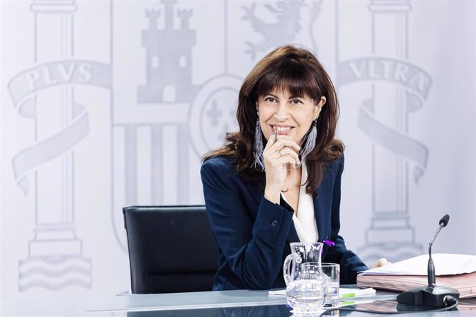 La ministra de Igualdad, Ana Redondo, ofrece una rueda de prensa posterior a la reunión del Consejo de Ministros, en el Palacio de La Moncloa, a 5 de diciembre de 2023, en Madrid (España). 