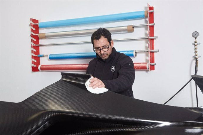 The development of Carbon fiber components represents a great investment of Adamastor