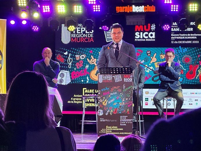 El alcalde de San Javier,  José Miguel Luengo, en la presentación de la gala de los Premios de la Música de la Región