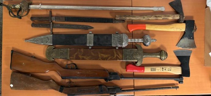 Armas intervenidas en el operativo.