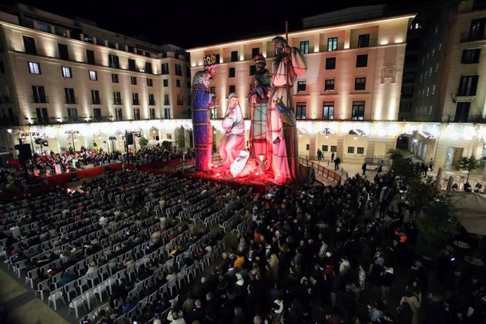 El Belén Gigante estrena la sinfonía 'Santa Claus' en su inauguración y ofrece una imagen inédita de la Plaza del Ayuntamiento