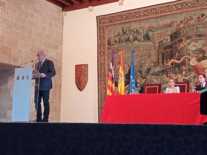 El delegado en funciones, Ramón Morey, preside el acto institucional por el 45 aniversario de la Constitución.