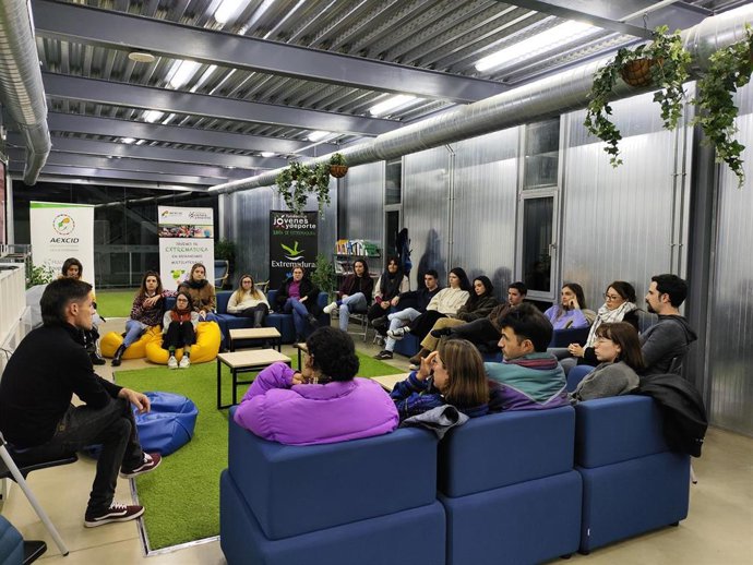 Más de 20 jóvenes de Extremadura reciben formación para trabajar en organismos multilaterales