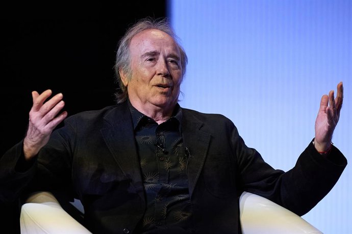 Archivo - El cantautor Joan Manuel Serrat, durante el acto Chile: memoria y futuro a 50 años del golpe de Estado, en Casa de América, a 15 de julio de 2023, en Madrid (España). Organizado por la  Embajada de Chile en España, este acto cultural conmemo