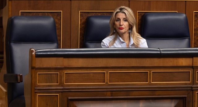 La vicepresidenta segunda y ministra de Trabajo y Economía Social, Yolanda Díaz, durante una sesión plenaria, en el Congreso de los Diputados, a 5 de diciembre de 2023, en Madrid (España). 