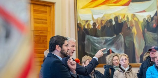 Azcón aboga por explicar a los jóvenes que la Constitución "no es un regalo que siempre haya estado ahi"