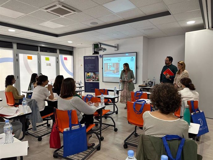 El Cabildo de Tenerife, a través del proyecto 'Mis Ojos Vuelan', organiza una jornada formativa dirigida a profesionales de la sanidad para mejorar la atención a personas con necesidades complejas de comunicación