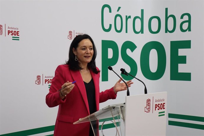 La secretaria general del PSOE de Córdoba, Rafi Crespín, en la sede de su partido. Imagen de archivo.