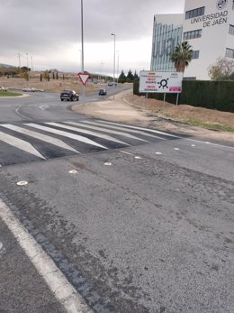 El Ayuntamiento trabaja para mejorar los accesos al centro comercial Jaén Plaza y garantizar la seguridad vial.
