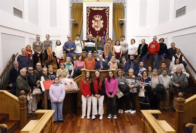 El presidente de las Cortes de Castilla-La Mancha ha recibido a más de 60 personas en la Jornada de Puertas Abiertas de este 6 de diciembre.