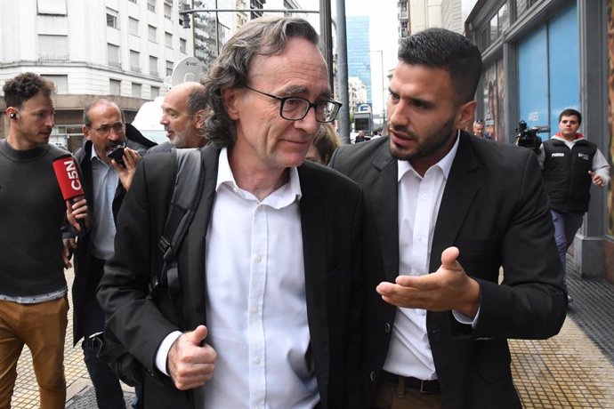 Osvaldo Giordano, futuro responable de la Administración Nacional de la Seguridad Social (ANSES), llega a una reunión con el presidente electo Javier Milei