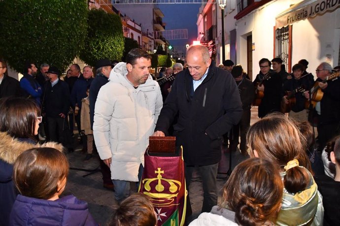 El alcalde de Tomares, José María Soriano, en el encendido del alumbrado navideño.