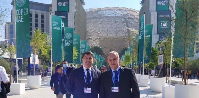 El director de Aragón Exterior, José Antonio Vicente y el asesor de Promoción Industria, Javier Navarro