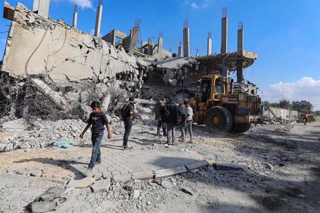 December 6, 2023, Deir Al Balah, Gaza Strip, Palestinian Territory: Civil defense teams and residents conduct a search and rescue operation among the destroyed buildings after Israeli attacks in Deir Al Balah, Gaza on December 06, 2023