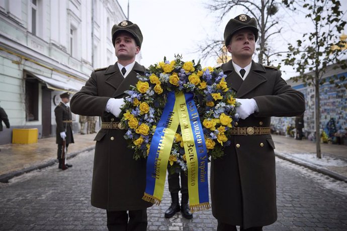 December 6, 2023, Kiev, Kyiv region, Ukraine: Ukrainian honor guards carry a floral wreath as President Volodymyr Zelenskyy honors fallen defenders on the Day of the Armed Forces at the Wall of Remembrance near St. Michael's Golden-Domed Cathedral, Decemb