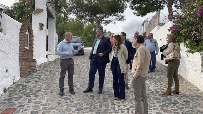 El portavoz del PSOE en la Diputación de Málaga, Josele González, en una visita a Macharaviaya