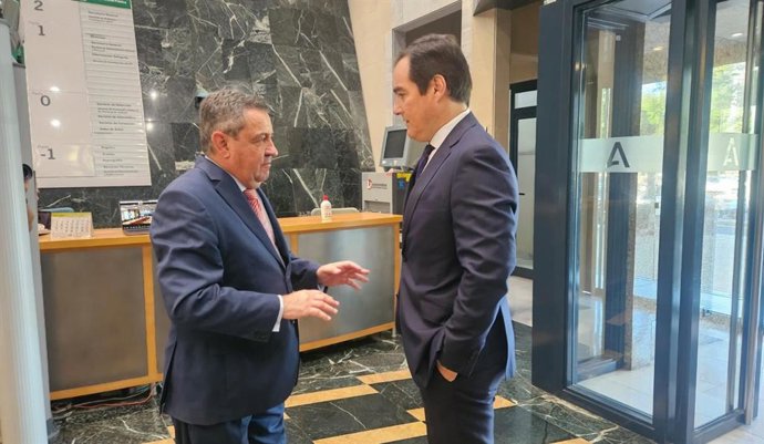 El IAAP y el SAS firman un convenio para la formación de personal de los IML y servicios de salud laboral de la Junta