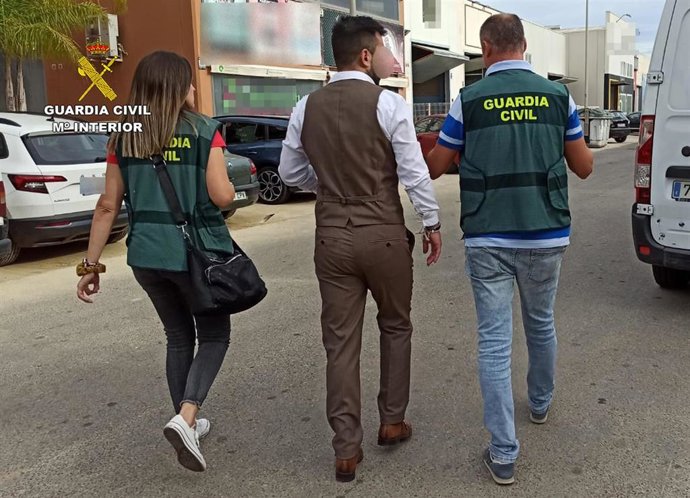 La Guardia Civil Esclarece La Estafa De Más De 100.000 Euros Presuntamente Cometida Por El Comercial De Una Empresa De Compra Venta De Vehículos
