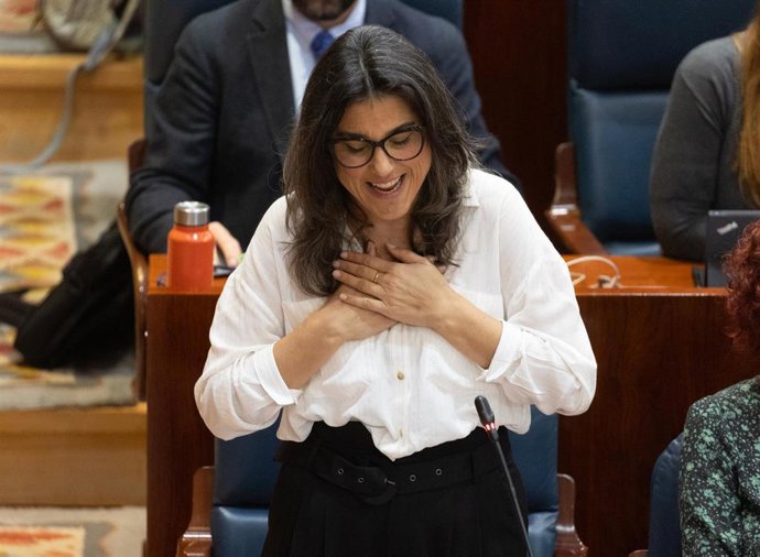 La portavoz de Más Madrid en la Asamblea de Madrid, Manuela Bergerot, interviene durante el pleno de la Asamblea de Madrid, a 7 de diciembre de 2023, en Madrid (España). 