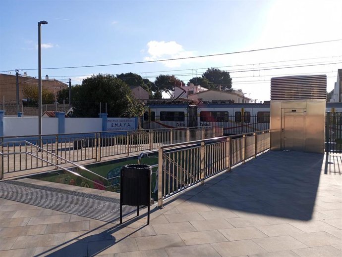 Ascensores del paso a nivel de Sa Farinera.